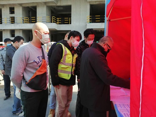 管委会安委办到新科广场开展疫情防控检查